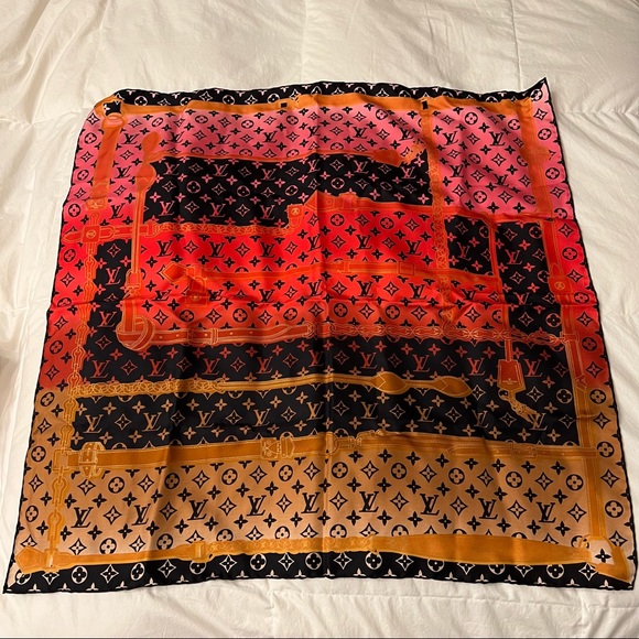 Authentic Louis Vuitton Scarf Bandana Rising Confidential Monogram M76145 Silk - Picture 14 of 16